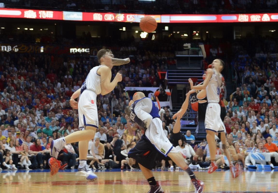 CBA新疆VS天津：激情对决，烽火燃赛场(图3)