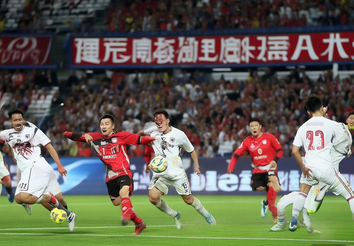 2018广州恒大VS广州富力广城德比：激情对决精彩瞬间回顾(图2)